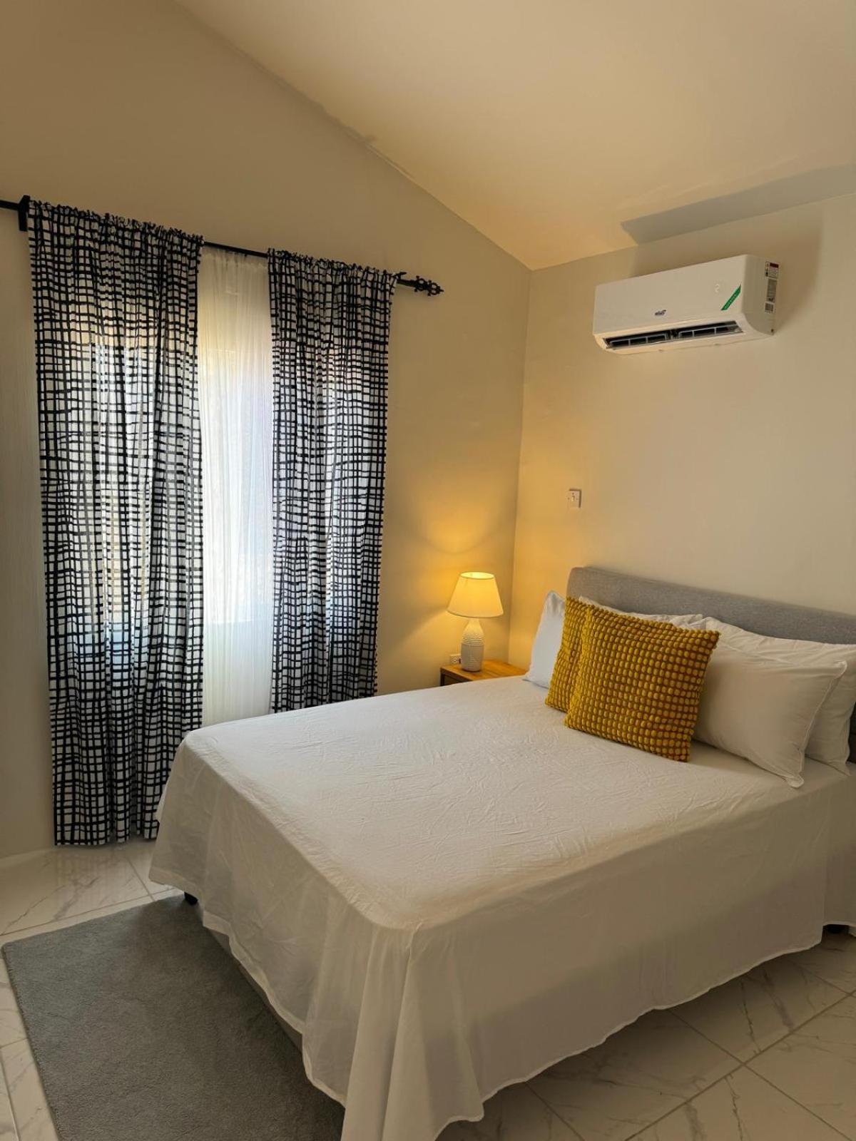 Phoenix Park Villas - Portmore - 10Mins To Beach Exterior foto